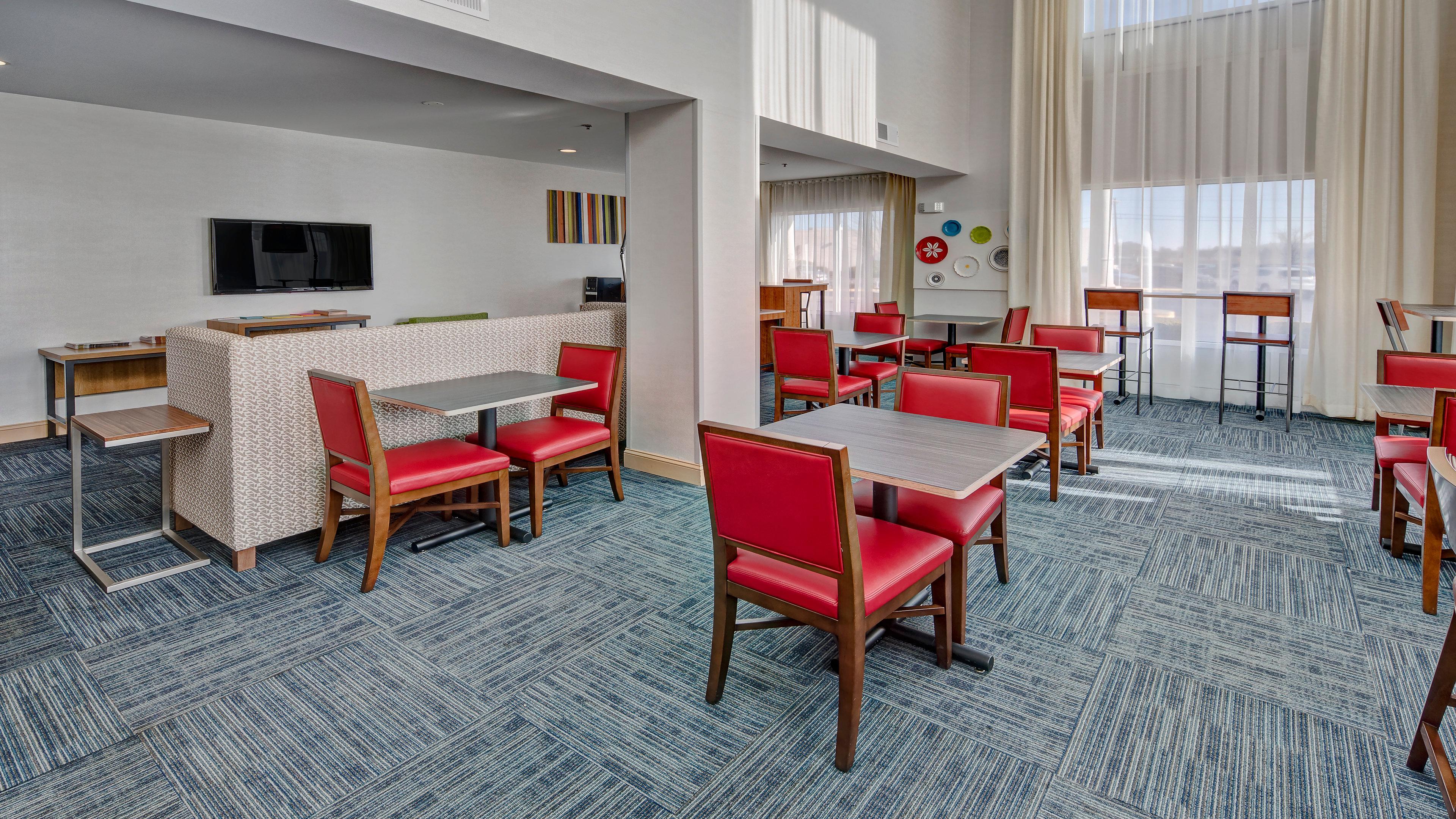 Holiday Inn Express Hotel & Suites London By Ihg Exterior photo