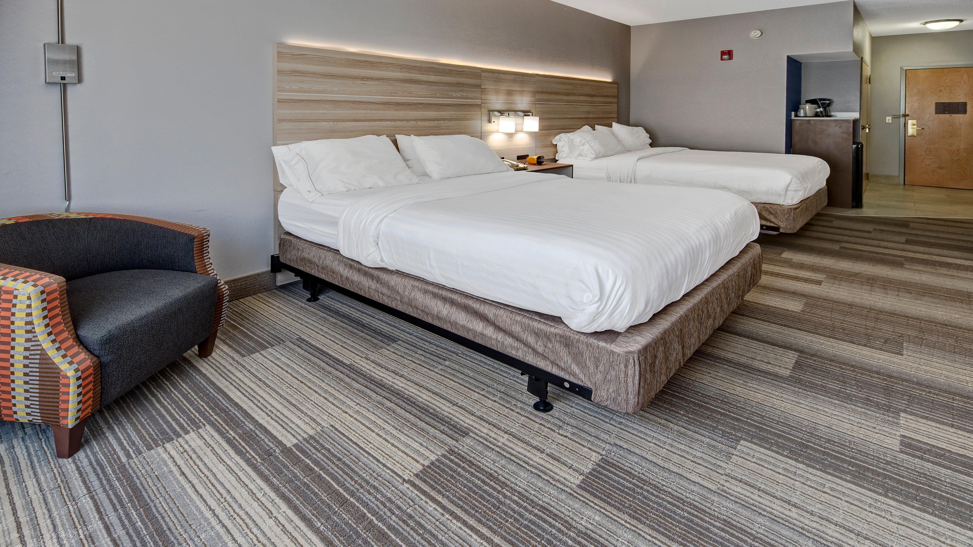 Holiday Inn Express Hotel & Suites London By Ihg Exterior photo