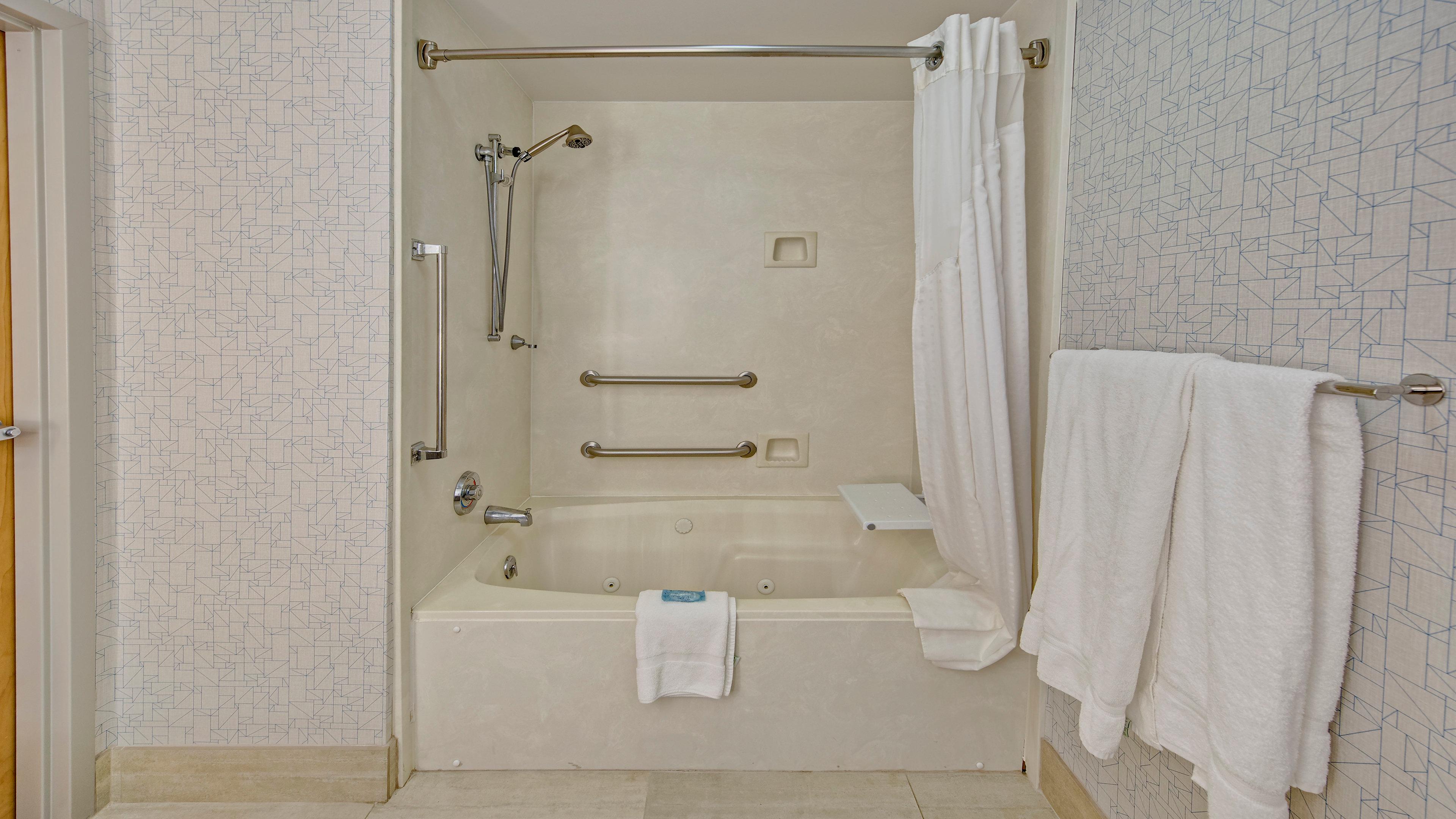 Holiday Inn Express Hotel & Suites London By Ihg Exterior photo