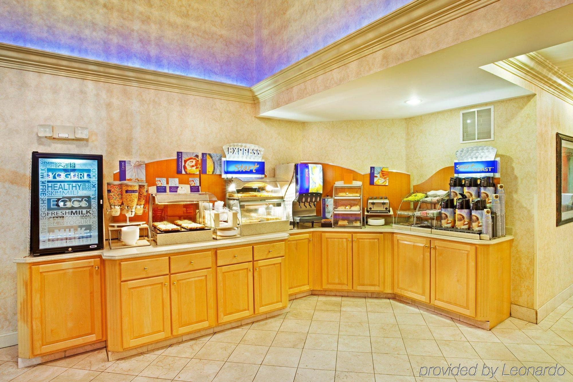 Holiday Inn Express Hotel & Suites London By Ihg Restaurant photo