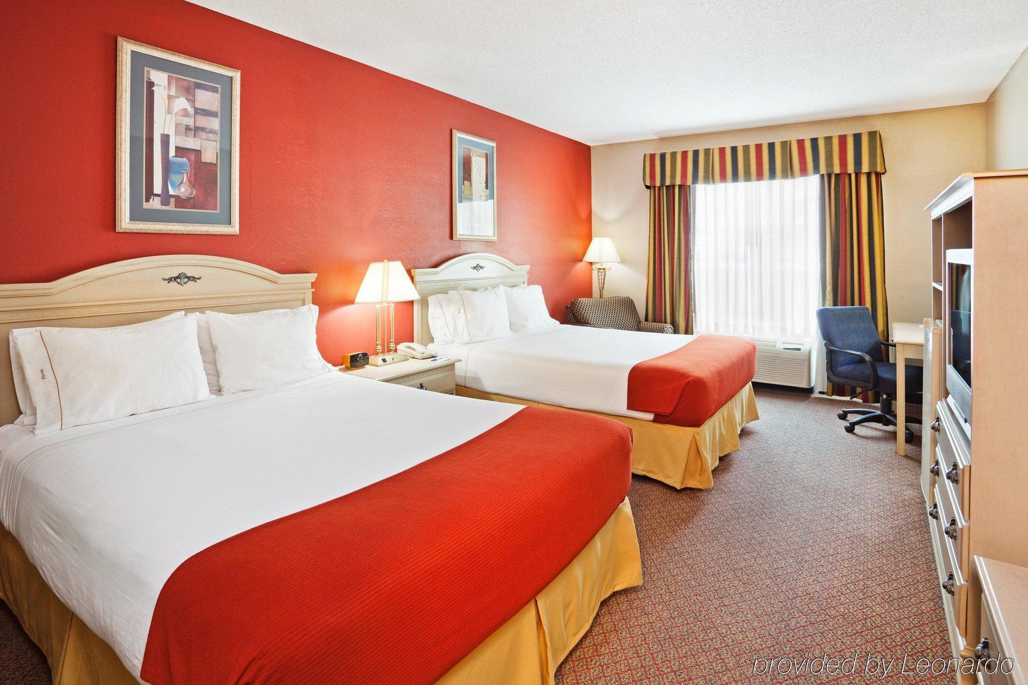 Holiday Inn Express Hotel & Suites London By Ihg Room photo