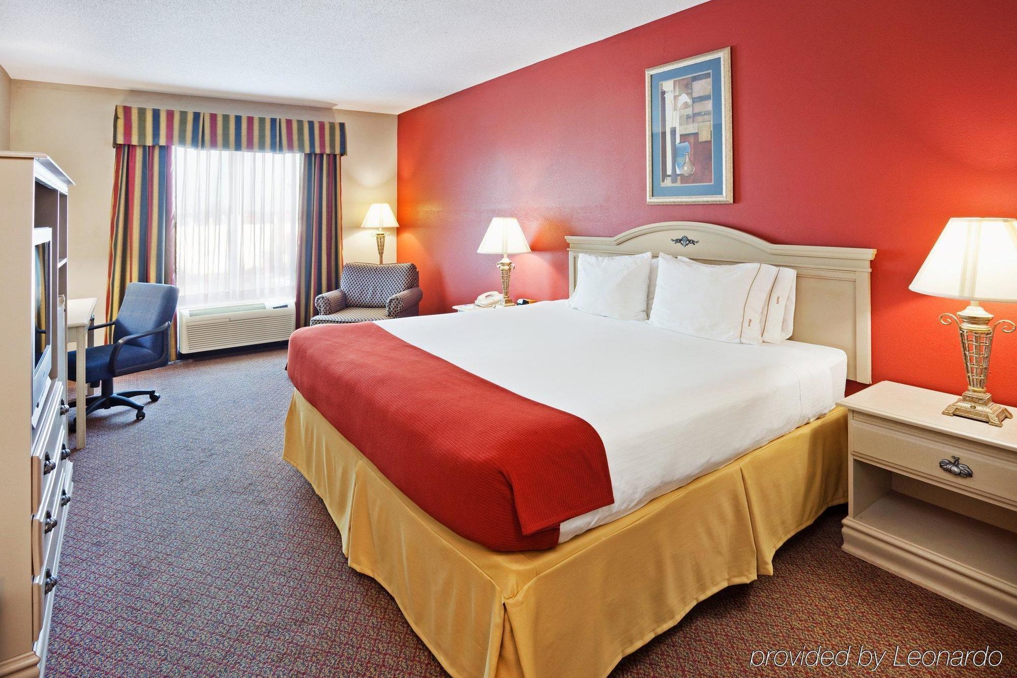 Holiday Inn Express Hotel & Suites London By Ihg Room photo