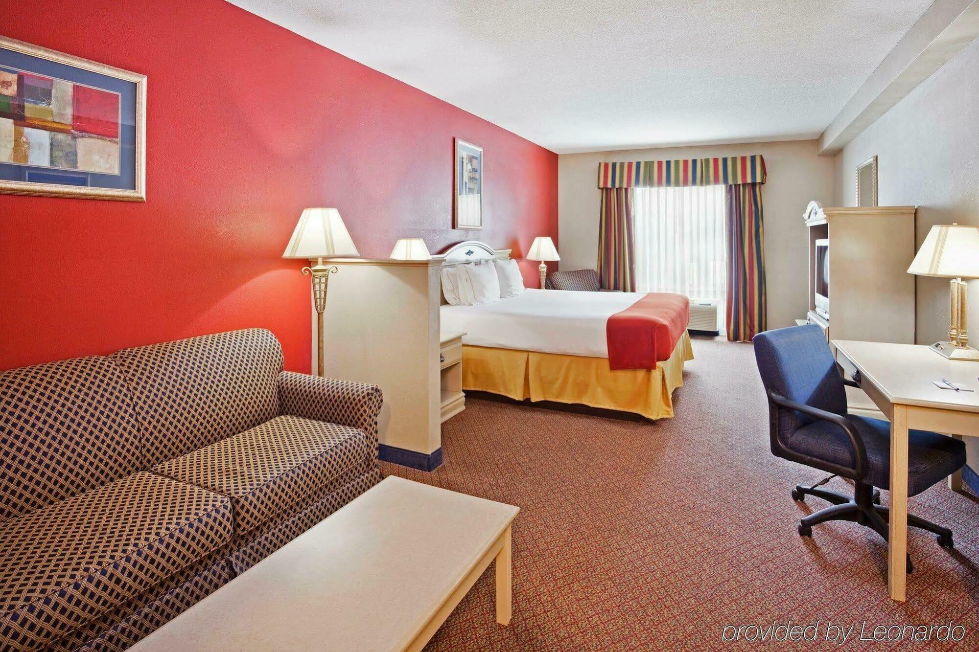 Holiday Inn Express Hotel & Suites London, An Ihg Hotel Room photo